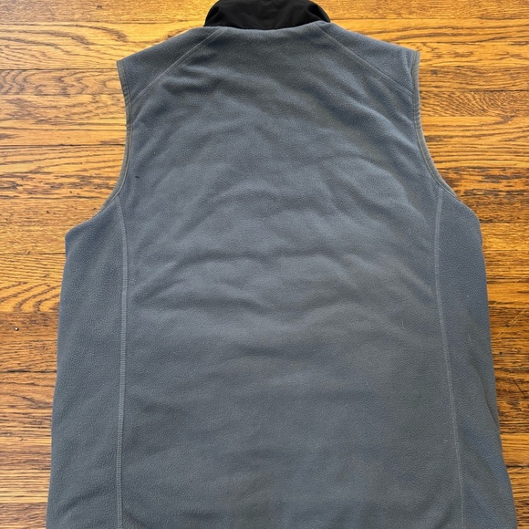 The North Face Men's Gray Fleece and puffer Vest. REVERSIBLE UNIQUE COMFORTABLE - Picture 12 of 16